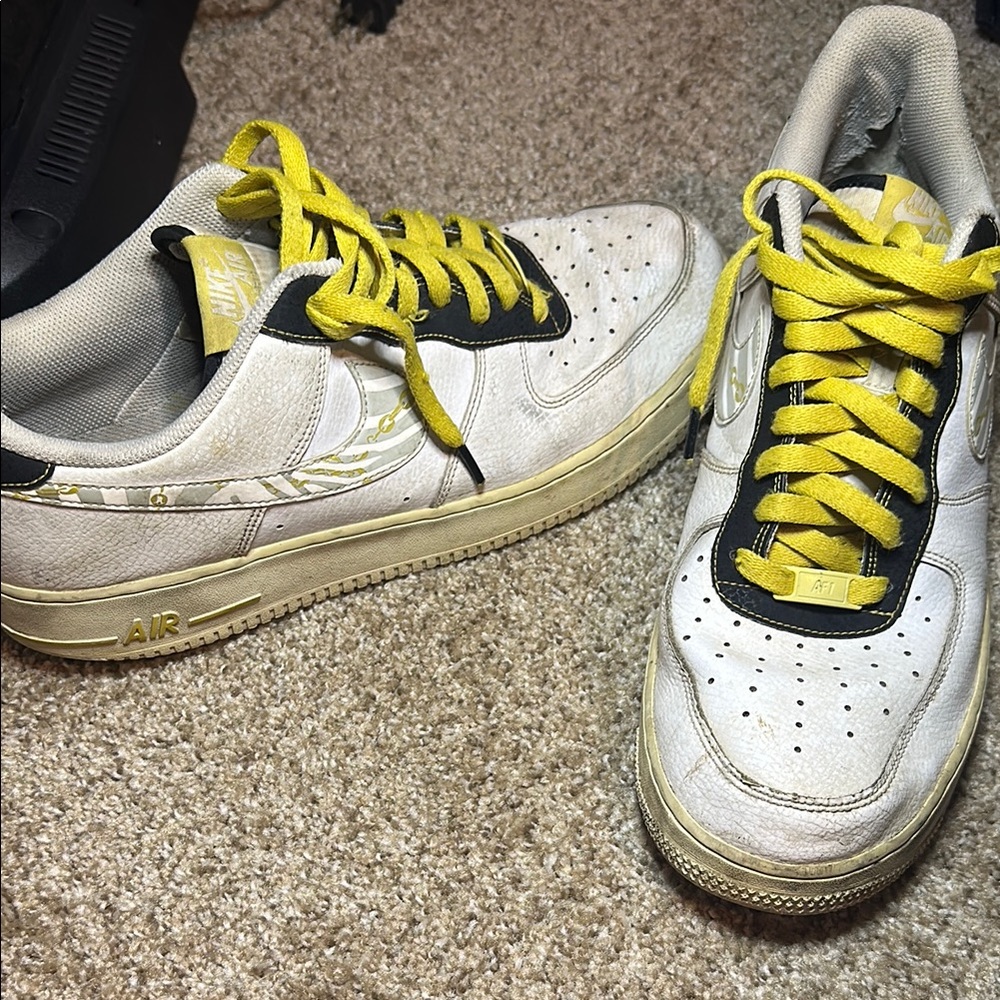 Nike White and Yellow Sneakers Classic Design